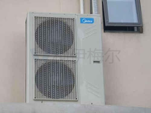 室外機安裝空間散熱良好，不影響維修